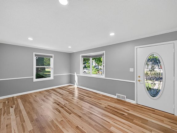 4th image of 5821 Morgan Ave S