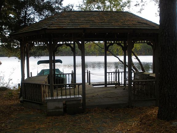 Gazebo,Dock & Lake