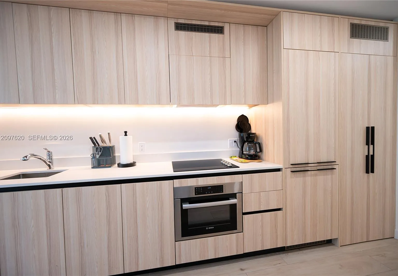 District 225 Condo — Photo 2