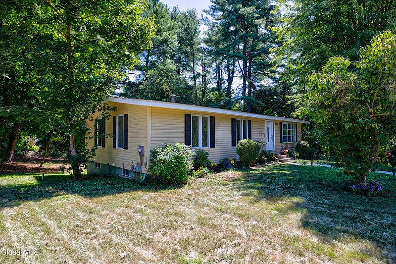 2nd image of 4 Hillcrest Avenue