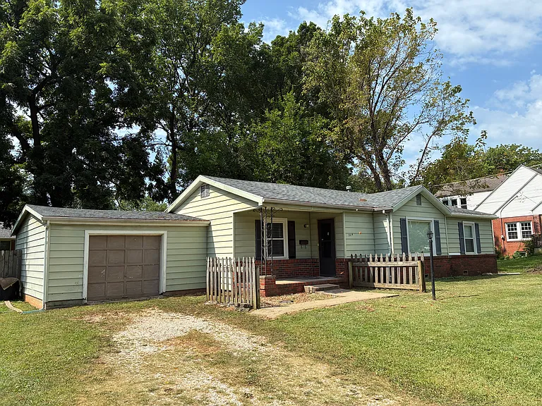 504 E Sunshine St — Photo 2