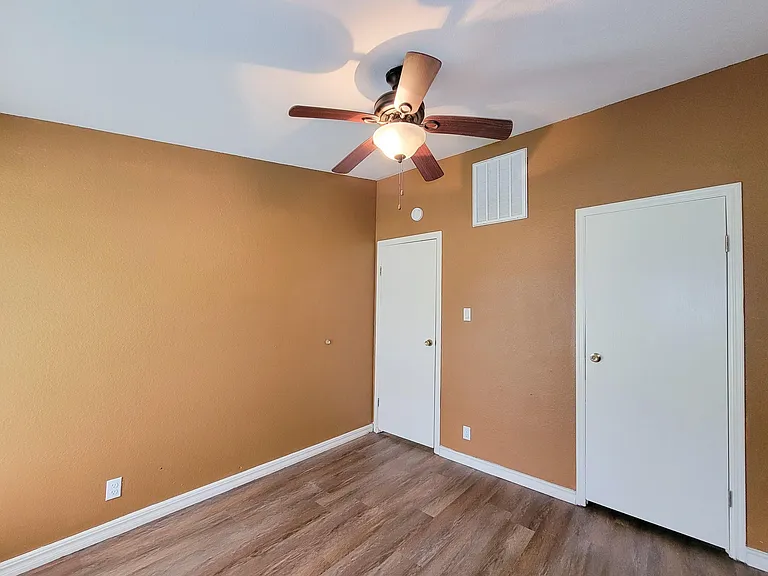 20284 Forest Woods Ln — Photo 20