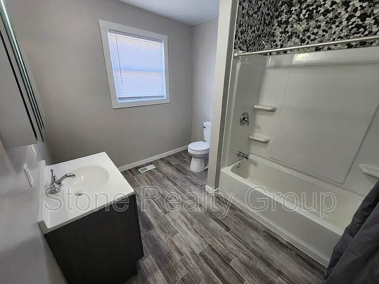 2445 Liberty Ave — Photo 11