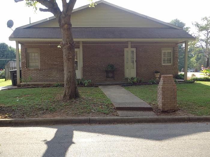 2nd image of 121 Richards St