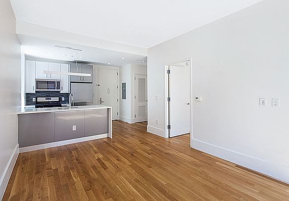 2nd image of 531 Myrtle Ave #2A