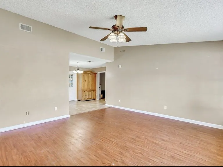 772 Melissa Dr — Photo 6