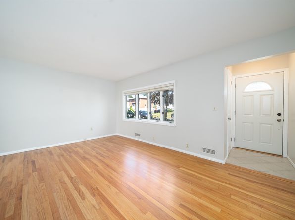 691 9th St, Secaucus, NJ 07094
