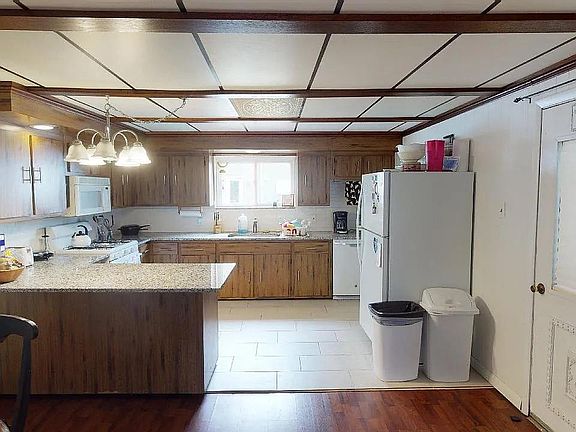 5th image of 415 E Flora St