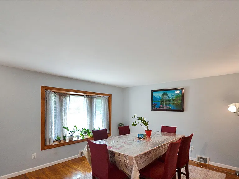 37653 Longacre Dr — Photo 4