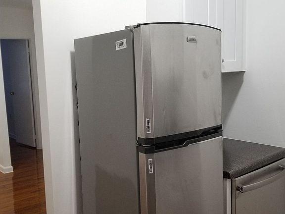 3rd image of 641 Hudson St APT 2B
