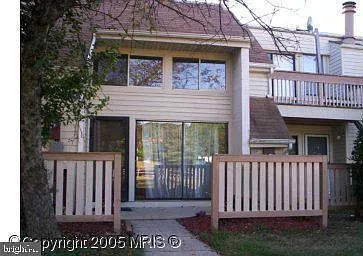 1046 Warwick Ct