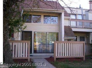 1046 Warwick Ct, Sterling, VA 20164
