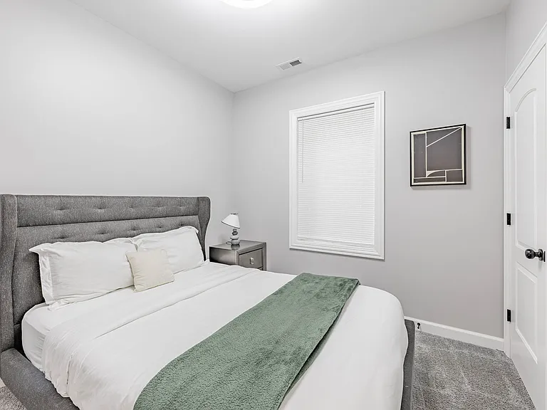 4634 S Langley Ave #2 — Photo 9