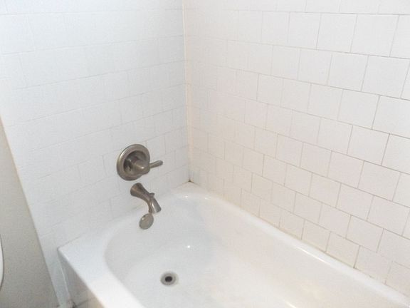 4th image of 3833 Millbrook Dr