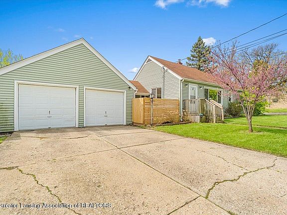 3rd image of 2800 Fernwood Ave