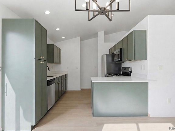 5th image of 3147 52nd Avenue