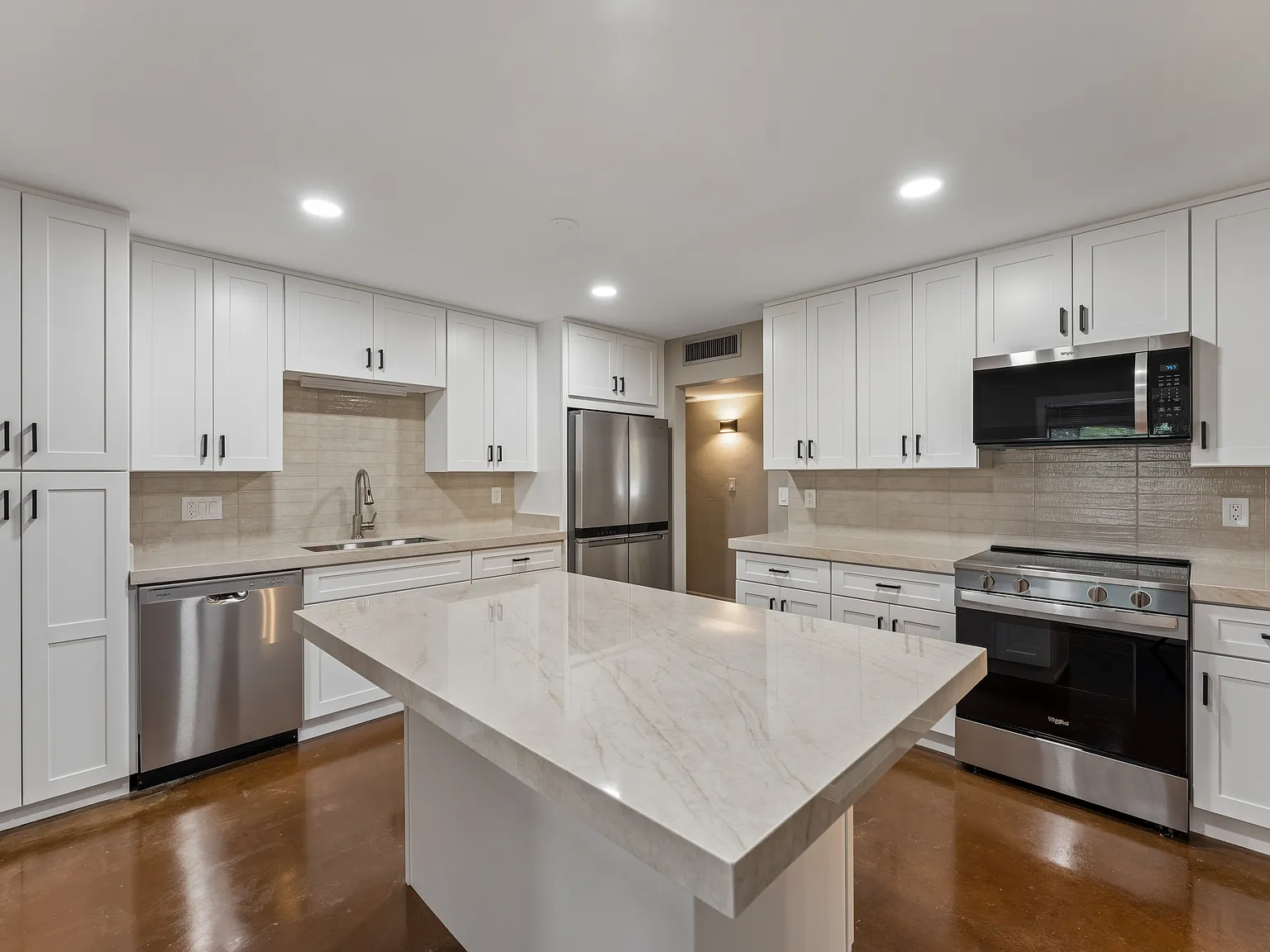 1006 W 10th St — Photo 3