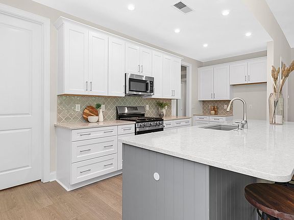 Maple II Model Kitchen