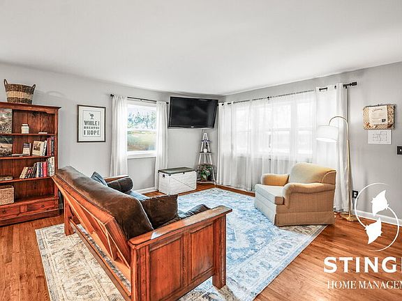 5th image of 907 Belleview Cir W