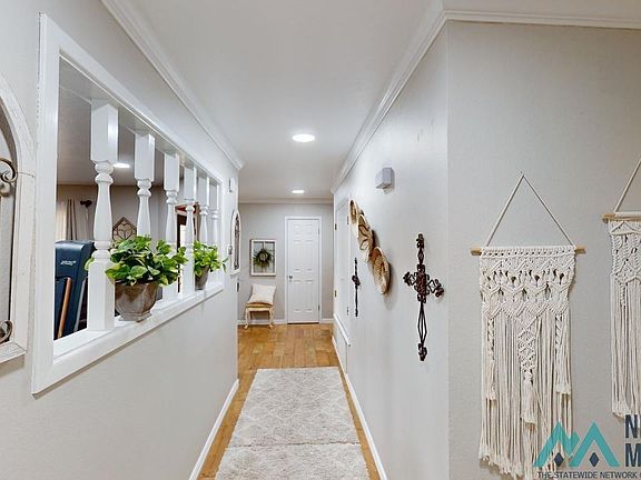 3rd image of 901 W Taos St