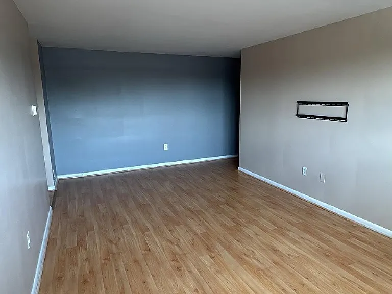 8024 Castor Ave — Photo 12