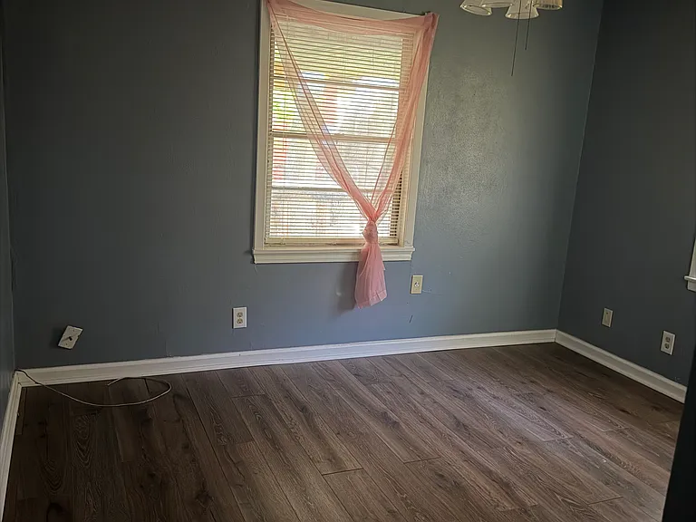 1802 Robinhood St — Photo 6