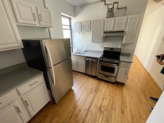 Rented by CITY SKYLINE REALTY INC | media 5