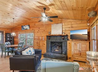 680 Creekside Dr, Maggie Valley, NC 28751