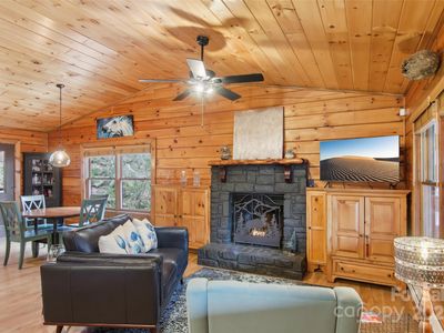 680 Creekside Dr, Maggie Valley, NC, 28751