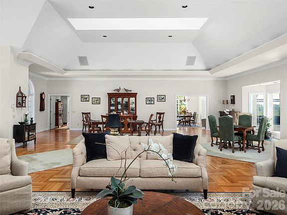 3rd image of 813 Rickel Dr