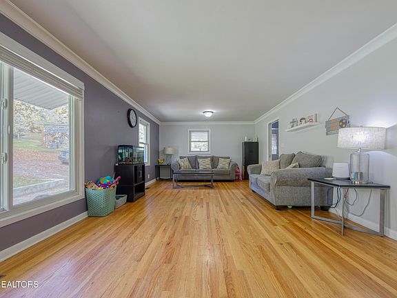 3rd image of 107 Locust Ln