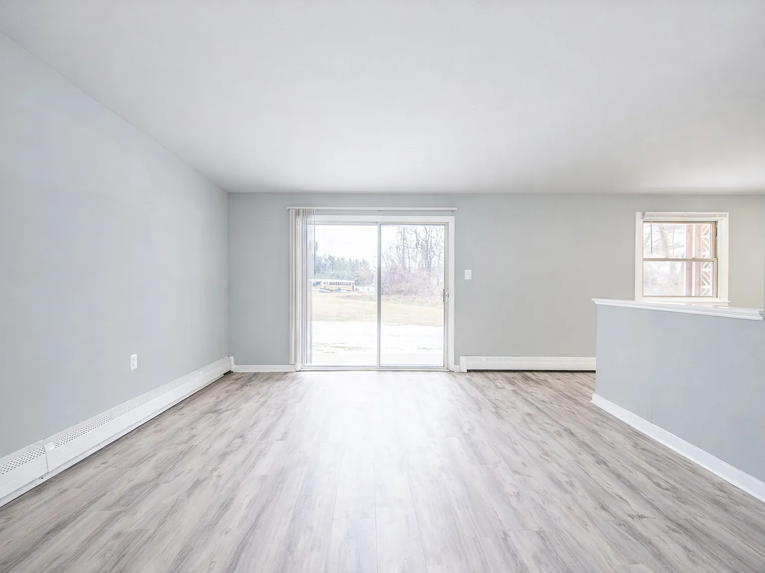 Applegate Apartments - 20 Fort Sumpter — Photo 4