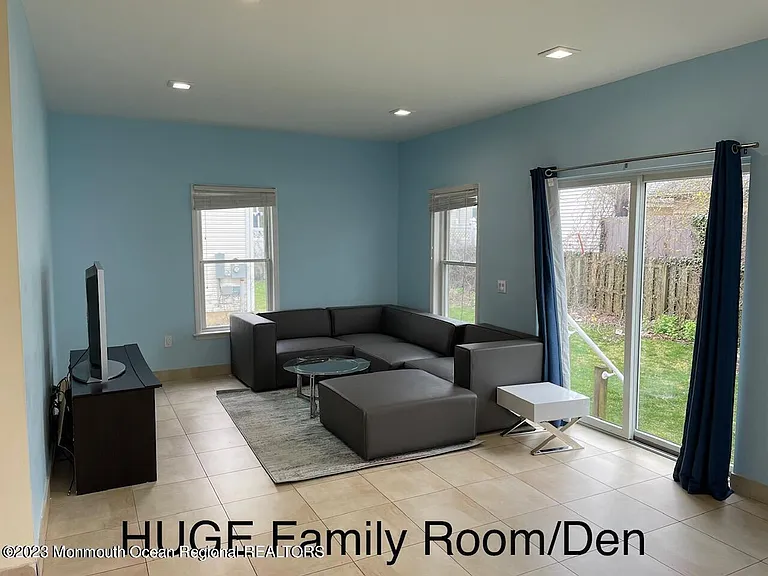 108 Poplar Ave — Photo 9