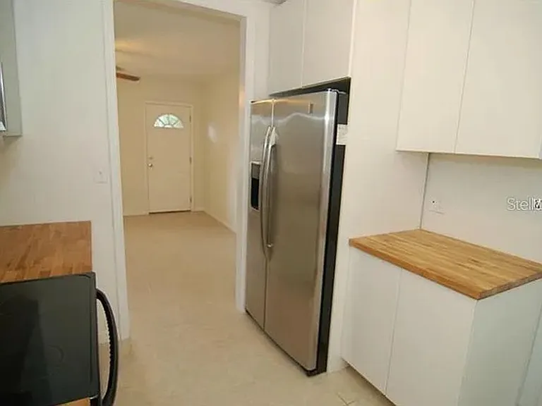 851 Carver St — Photo 3