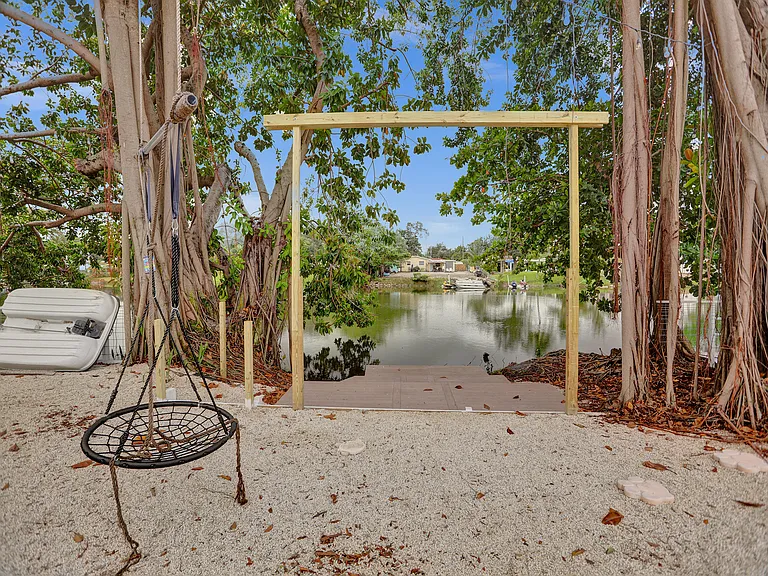 4030 SW 33rd St — Photo 37