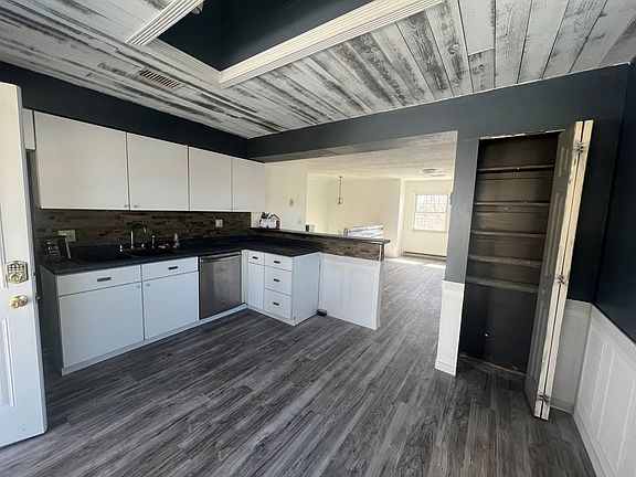 2nd image of 1522 E 9th Street