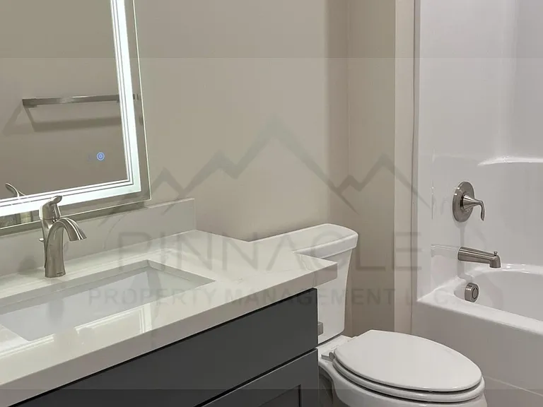 1001 W Yakima Ave #5 — Photo 13