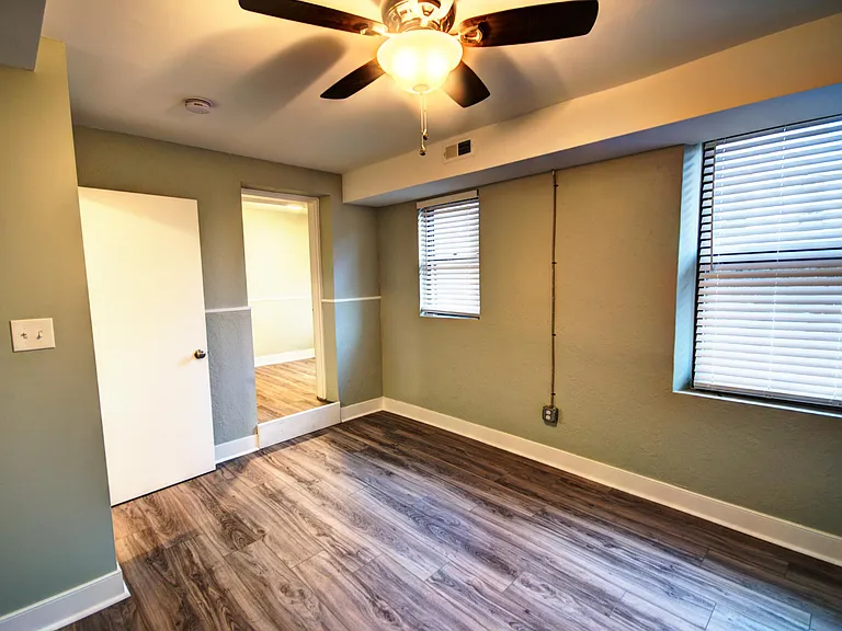 2019 E Pratt St #B — Photo 17