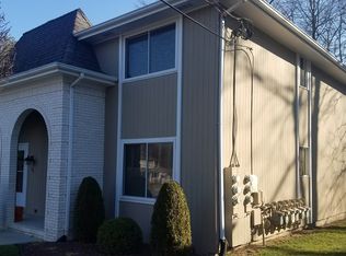106 Woodside Dr, North Providence, RI 02904