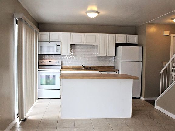 2nd image of 102 Saint Andrews Dr