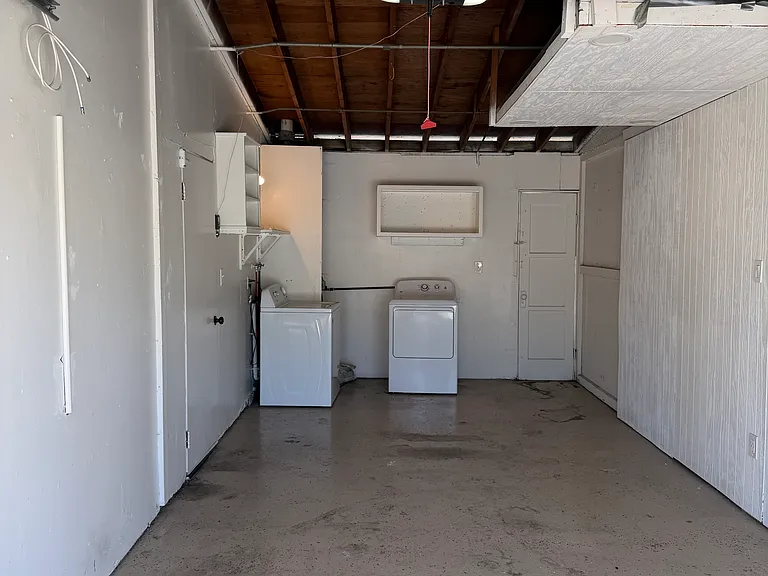 2474 Elden Ave #B — Photo 14