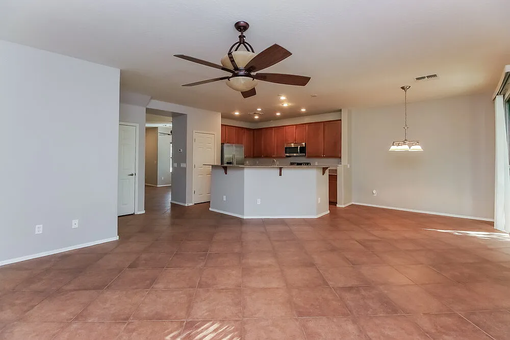 4 bed, 2.5 bath, 2062 sqft, $2,575 — Photo 4