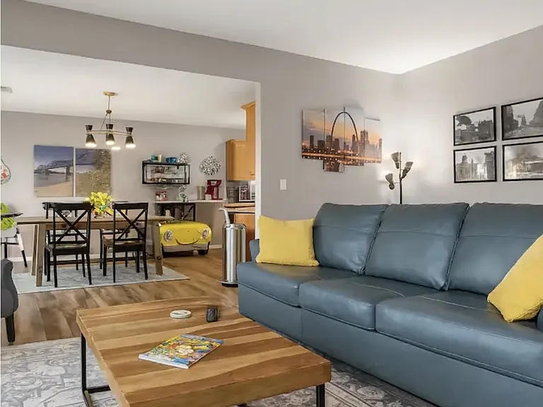 2315 Lichfield Dr — Photo 4