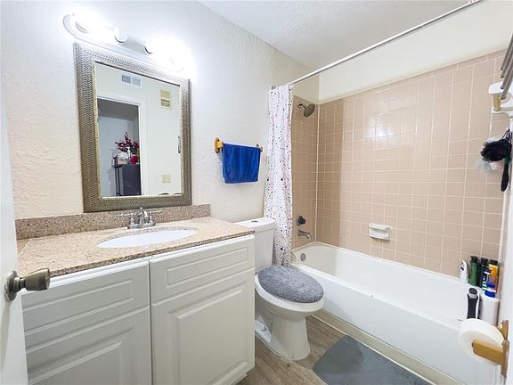 5th image of 11508 Westwood Blvd APT 316