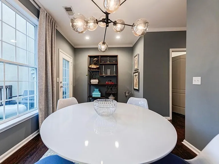 1146 Village Ct SE — Photo 12