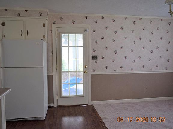 3rd image of 220 Lipton Ln