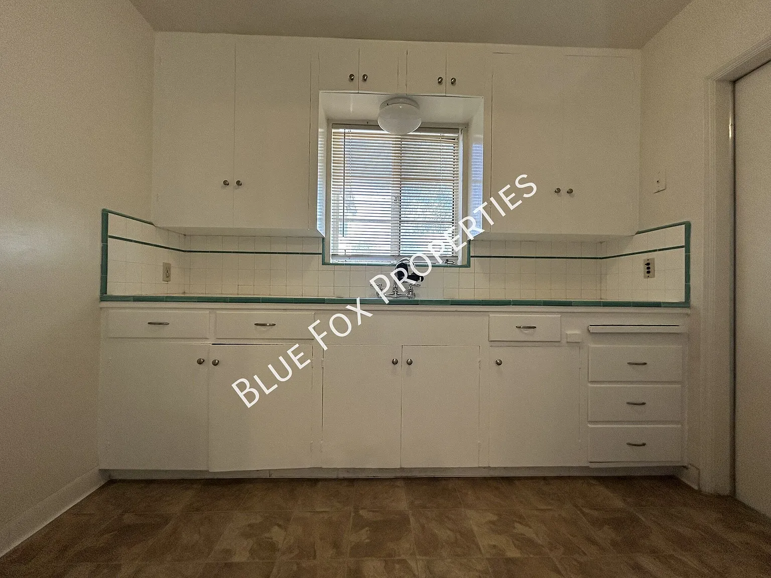 Adorable vintage 2 bed/ 1 bath home minutes from UofA & downtown — Photo 2