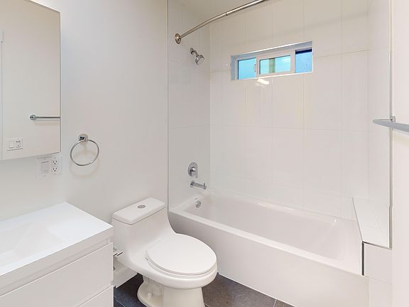 Bathroom with a toilet, sink and bathtub