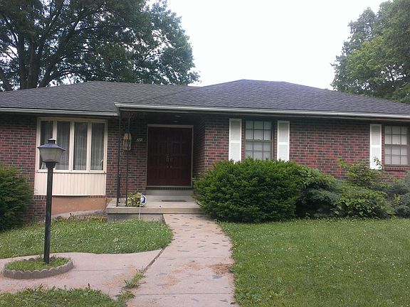 3rd image of 207 N 71st Ter