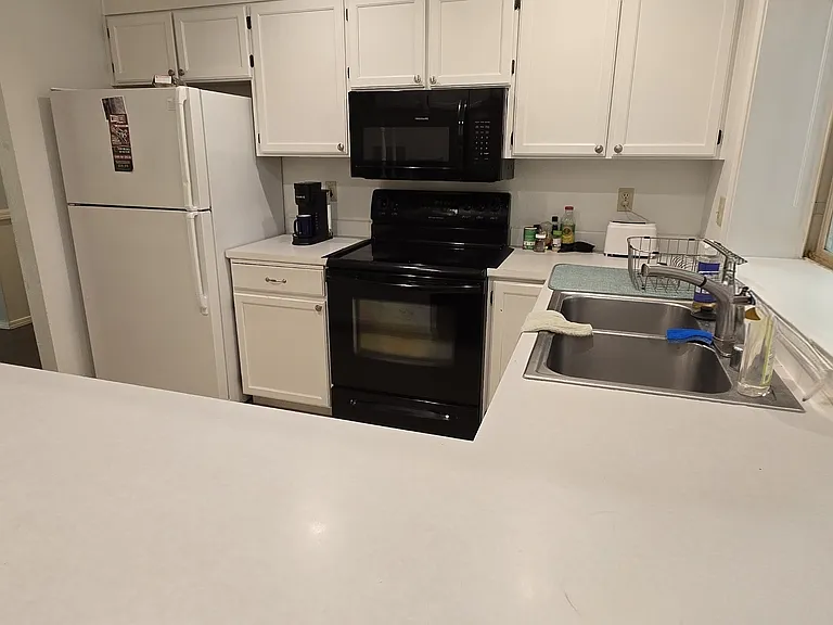 530 NW Carolyn Ln — Photo 9